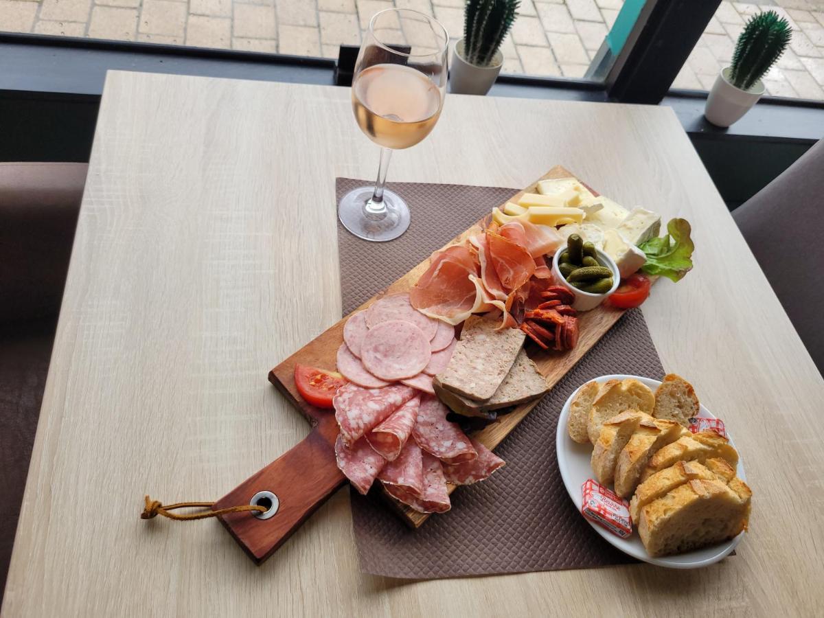 Le Petit Montmartre 호텔 디나르 외부 사진